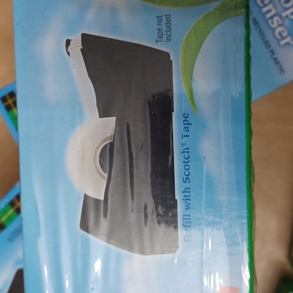 NEW 3 Scotch Tape Desk Dispensers with 3 refill rolls of Magic Tape - Picture 4 of 5